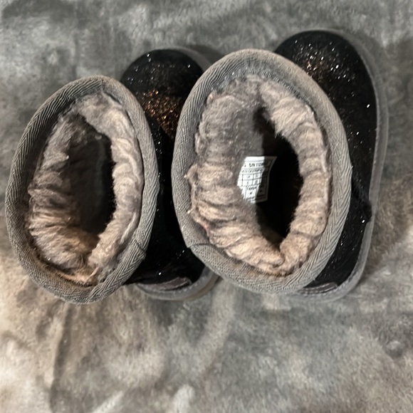 UGG Kids Classic II Metallic Glitter Toddler Girls Sz 6 EUC #1123663 - Picture 4 of 7